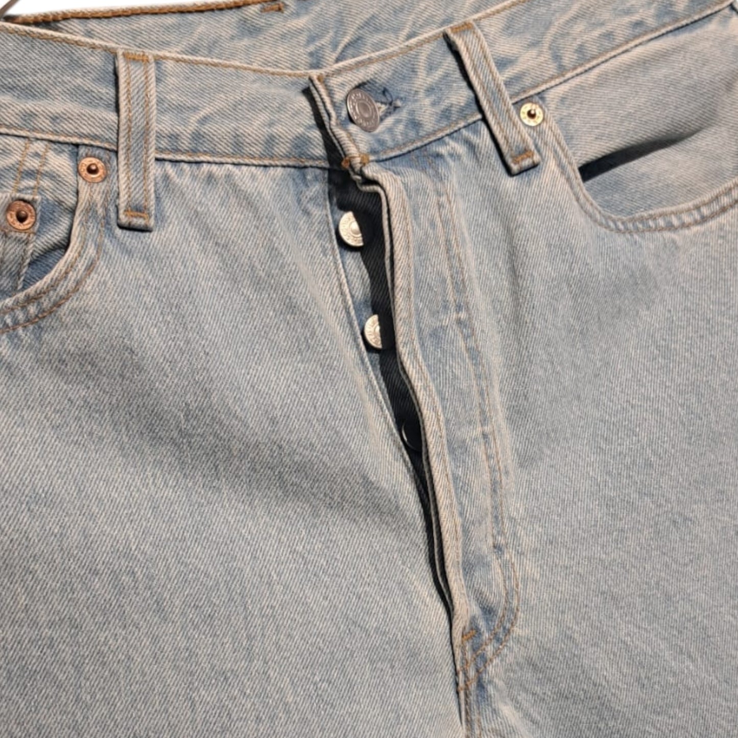 Levi Jeans 501 in light blue